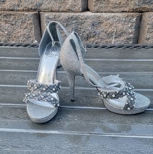Black/Gray Rhinestone  5 inch Adrianna Papell Rhinestone  High Heels Size  9.5